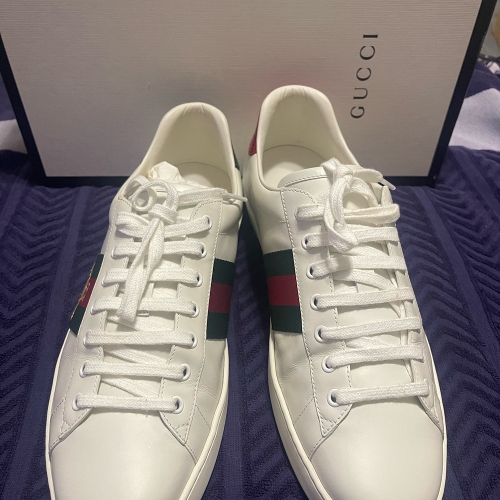 Men’s Gucci Ace Embroidered Bee Sneakers
Worn twice